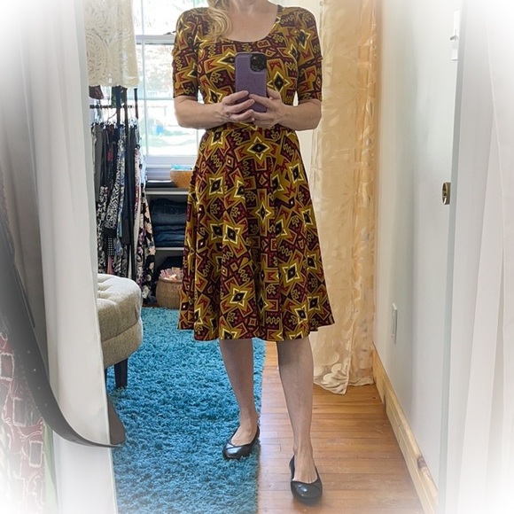 💕NWT Lularoe Nicole Dress Mustard Colored with Fun Star patterns💕 - Picture 11 of 12